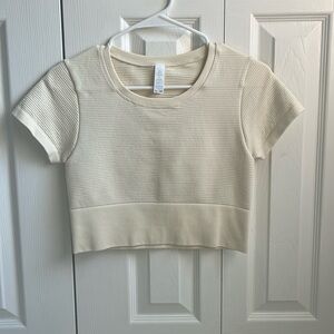 A cute aerie top with amazing durable fabric selling for cheap!